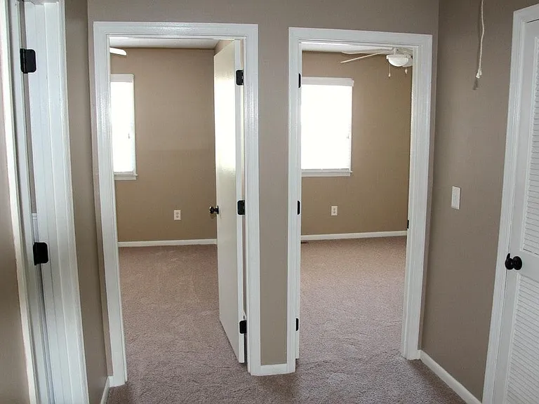 405 Spruce Ln — Photo 4