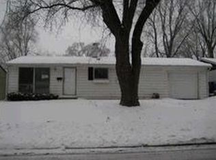 622 Jefferson Ave, Carpentersville, IL 60110