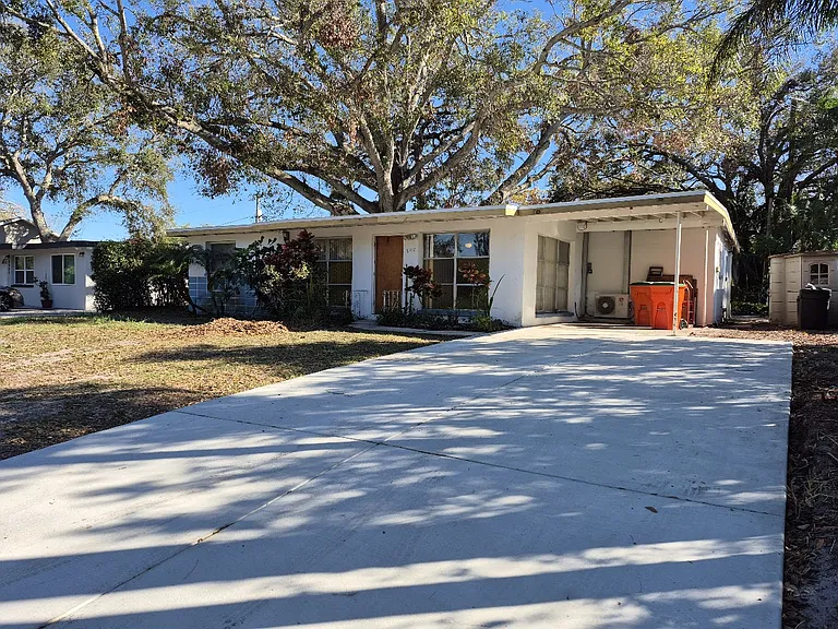 2117 Barcelona Dr — Photo 3