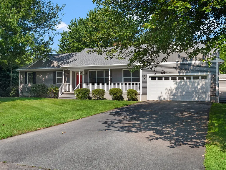 52 Bluegrass Dr — Photo 3