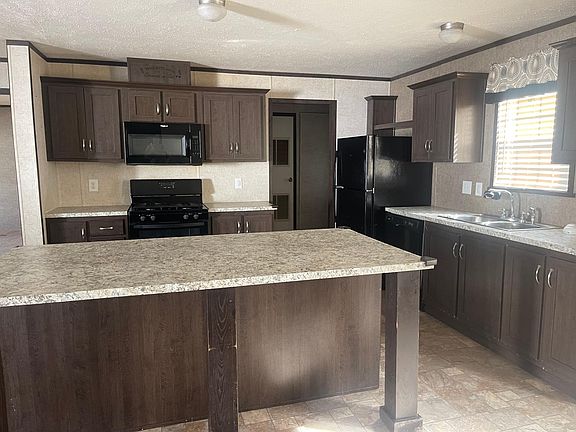 2nd image of 213 Lakeshore Cir
