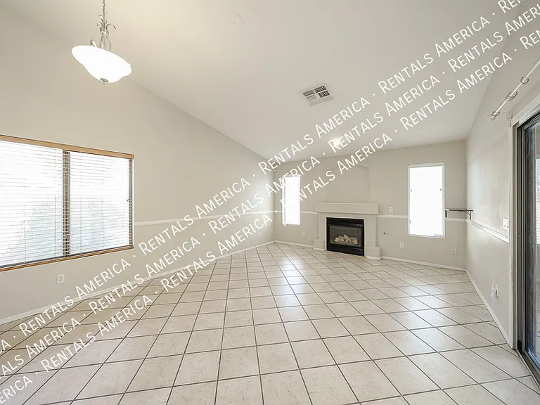 1623 E Wildhorse Pl — Photo 9