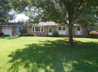 212 Homestead Dr, Colonial Heights, VA 23834