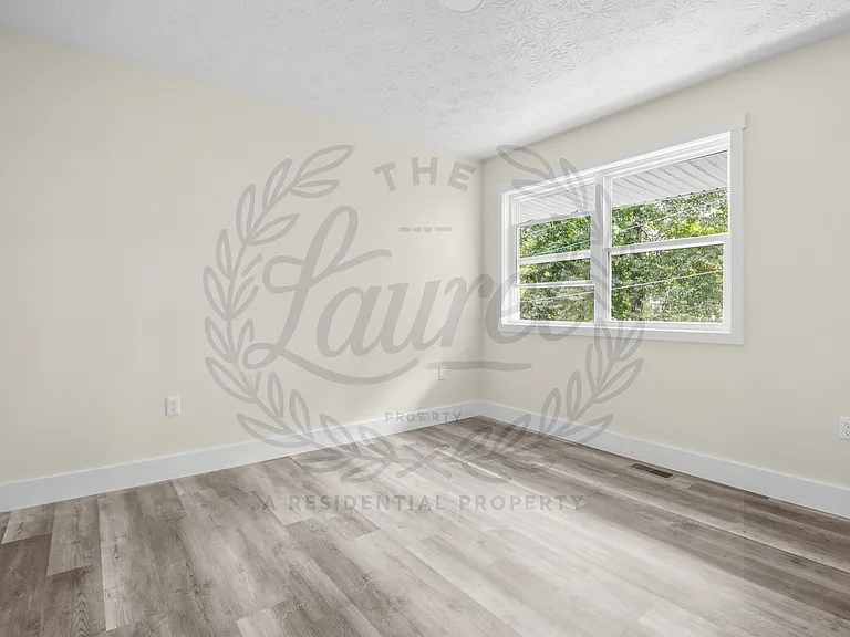 The Laurel — Photo 17