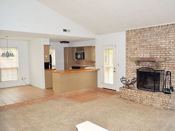 2nd image of 4513 NE Highlander Cir
