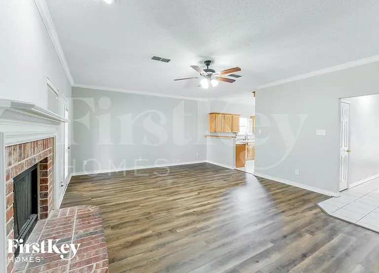 6733 Lucas Ln — Photo 4