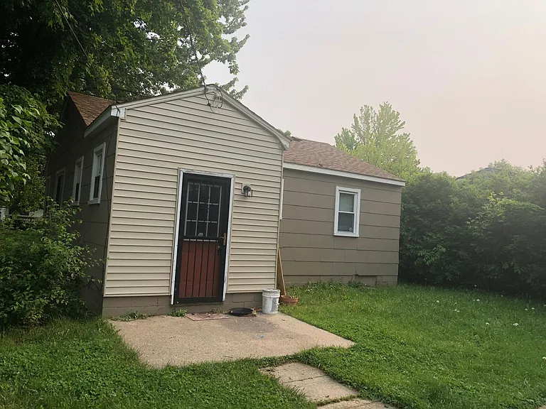 3702 Ivanhoe Ave — Photo 2