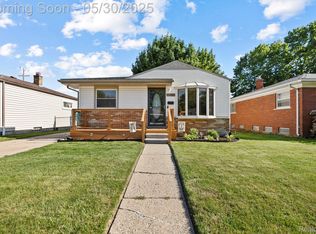 22412 Lake Dr, Saint Clair Shores, MI 48082