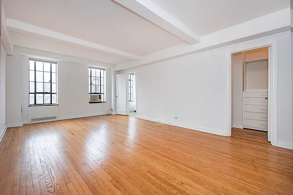 Rented by R New York | media 9