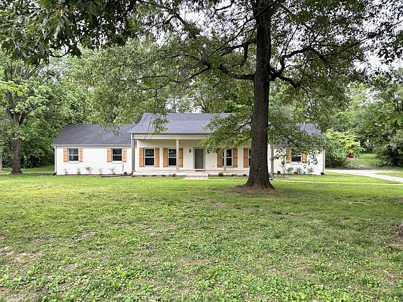 3rd image of 104 W Longview Dr