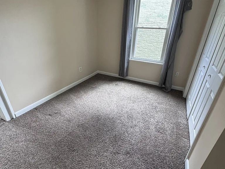 512 W South St — Photo 9