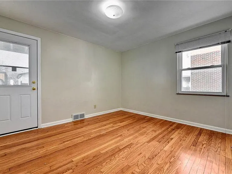 2284 Lakeview Ave #UP — Photo 4