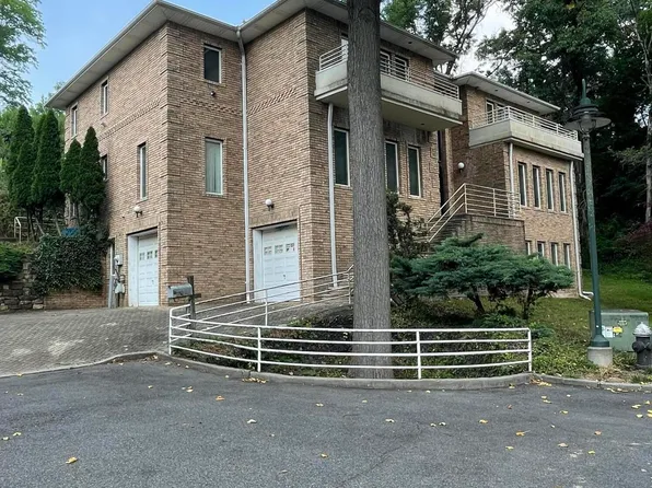 26 Coldspring Ct, Staten Island, NY 10304