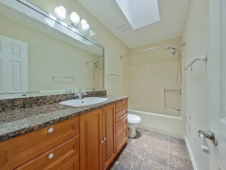 410 Wildwood St — Photo 11