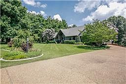 2nd image of 135 Hickory Hill Dr