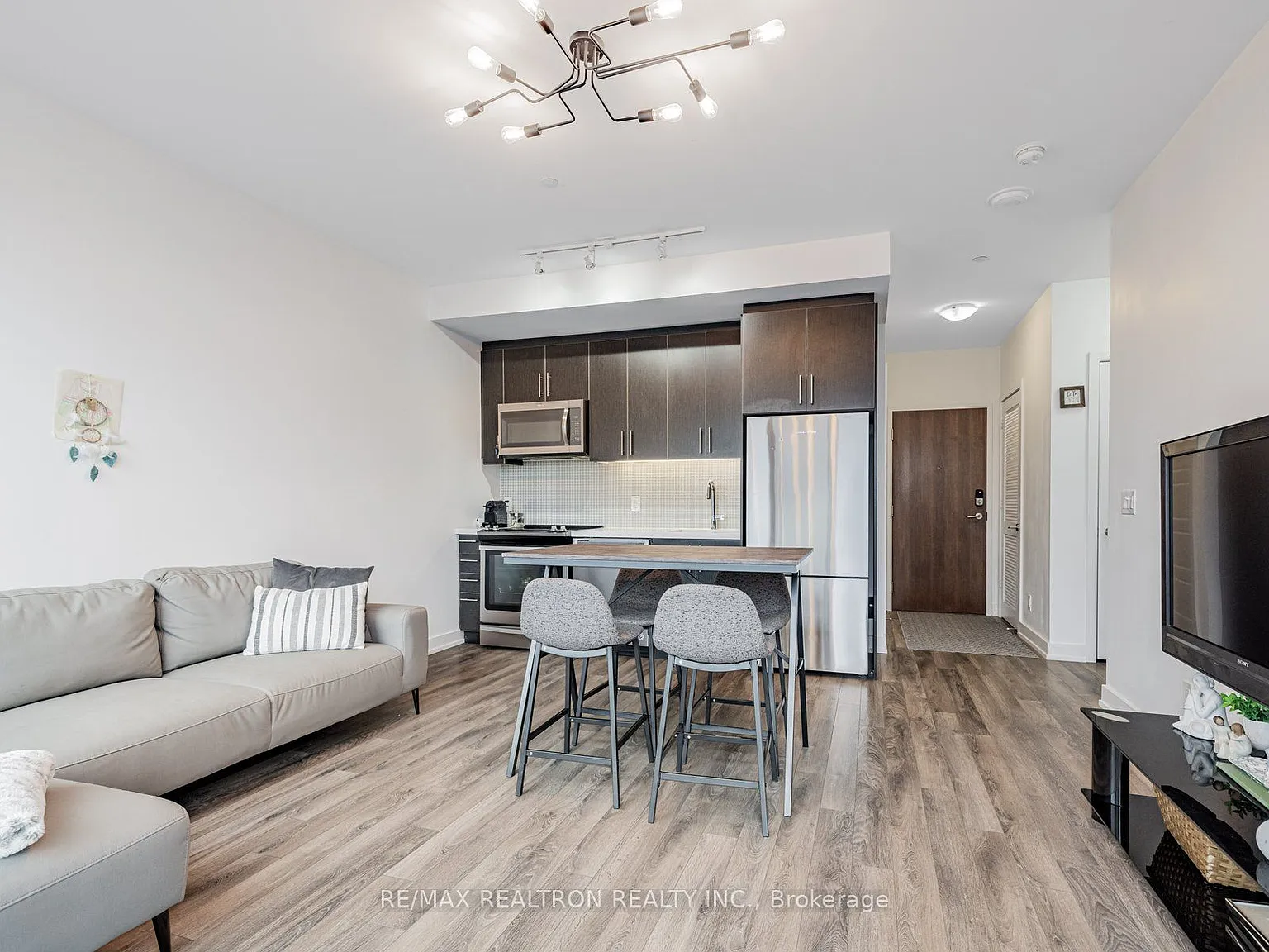 2 bed, $2,000 — Photo 4