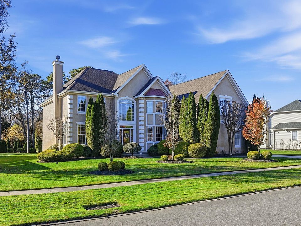 1st image of 25 Pebble Beach Dr