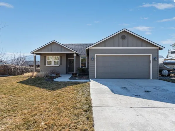 2035 Crab Apple Cir, West Richland, WA 99353