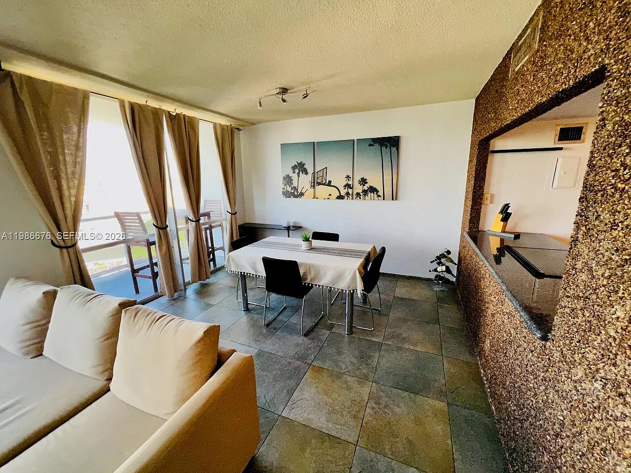 King Cole Condo — Photo 3