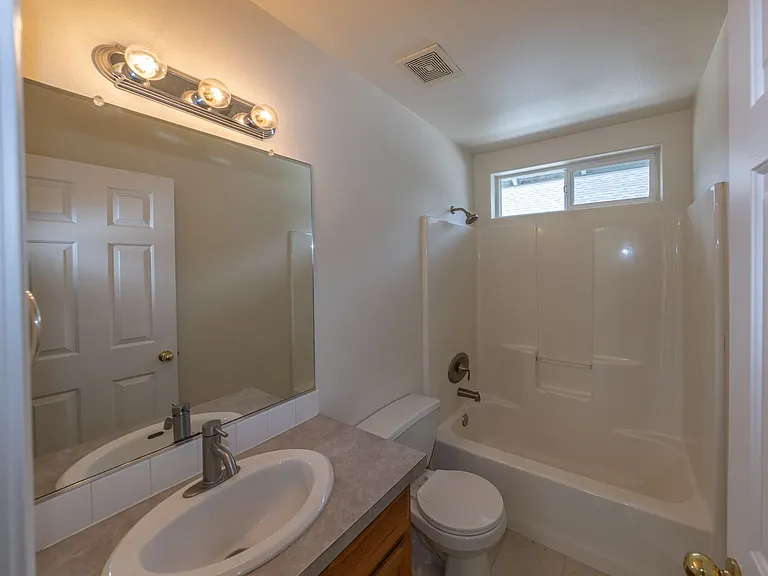 13815 NE 63rd St — Photo 15