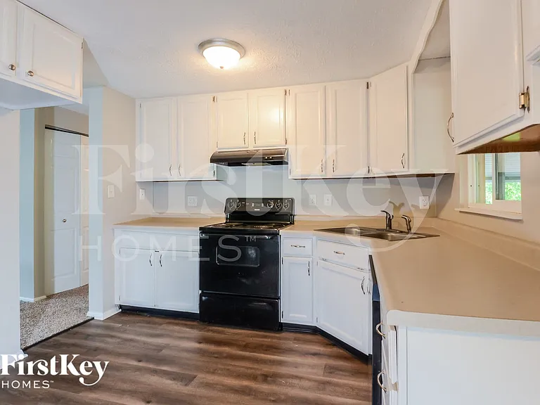 6830 Littleton Dr — Photo 5