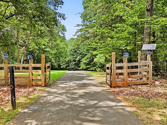 2nd image of 116 Hidden Cove Dr