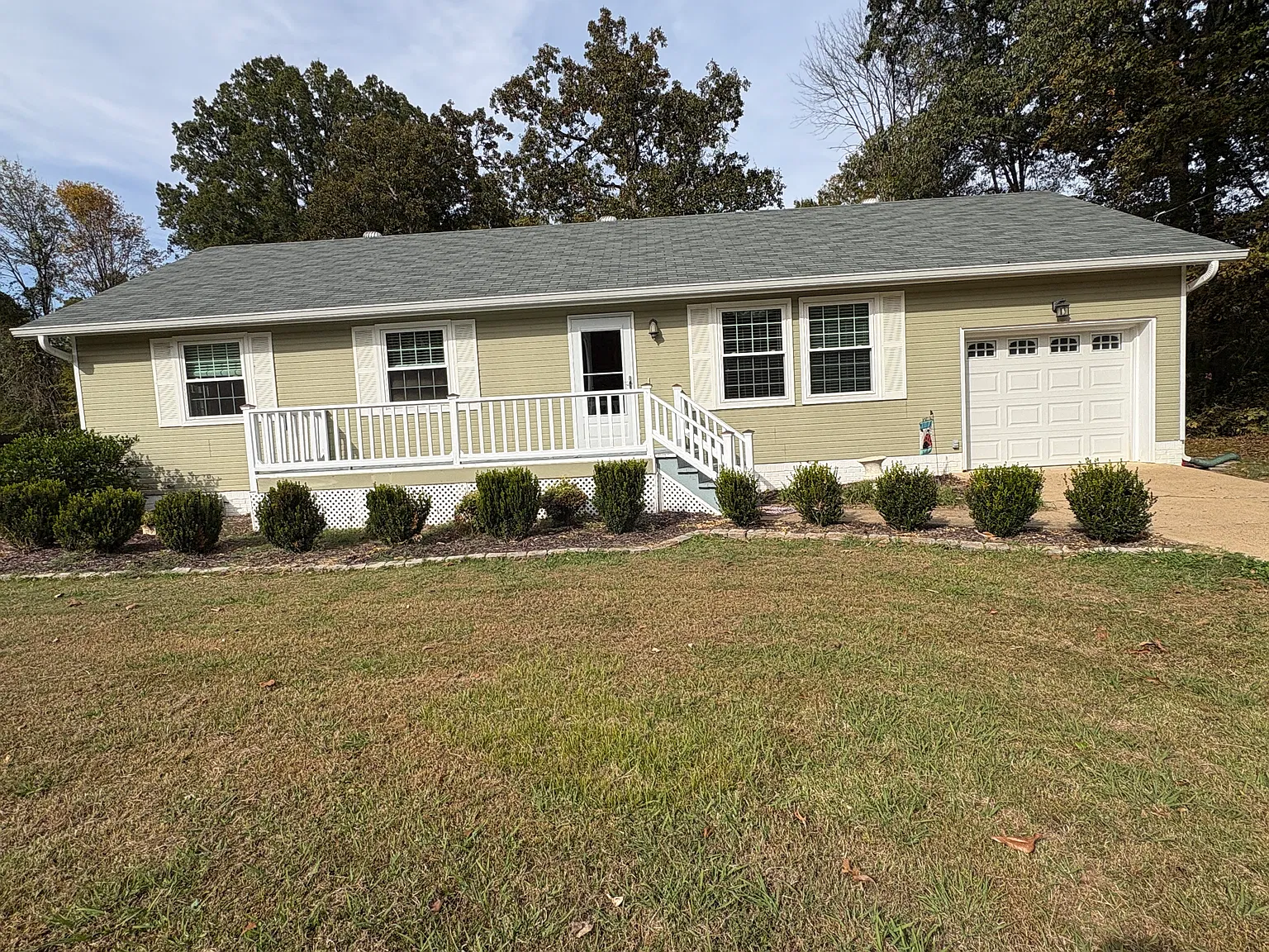 3 bed, 1176 sqft, $1,600 — Photo 1