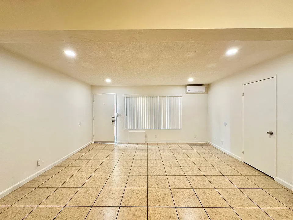 9360 San Diego St #3