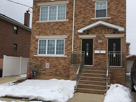 3rd image of 920 Wilcox Ave #2