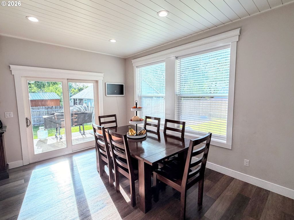 606 2nd St, Cove, OR - More
