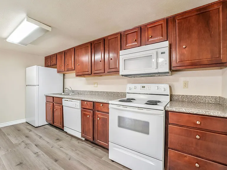 5062 River Glen Dr #151 — Photo 8