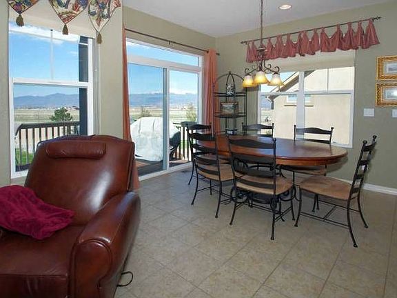 Walk-out Eating Nook