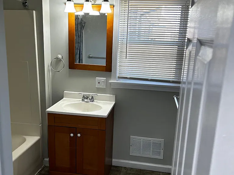 1616 Ferry St #2 — Photo 11