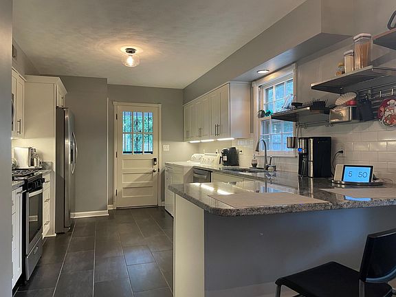 4th image of 5496 Lyford Ave