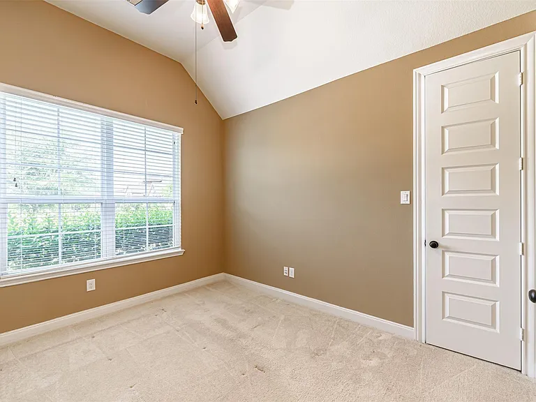 4607 Rockton Hills Ln — Photo 4