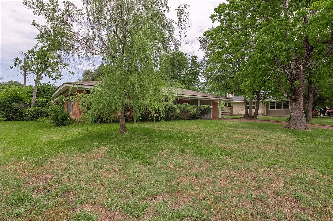 3 bed, 1424 sqft, $2,100 — Photo 3