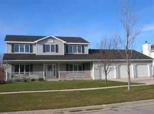 1462 S 35th St, Grand Forks, ND 58201