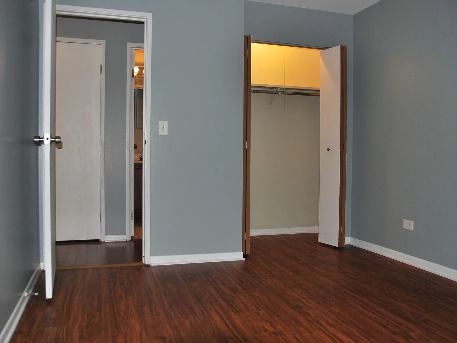 2 bed, 1041 sqft, $1,900 — Photo 3
