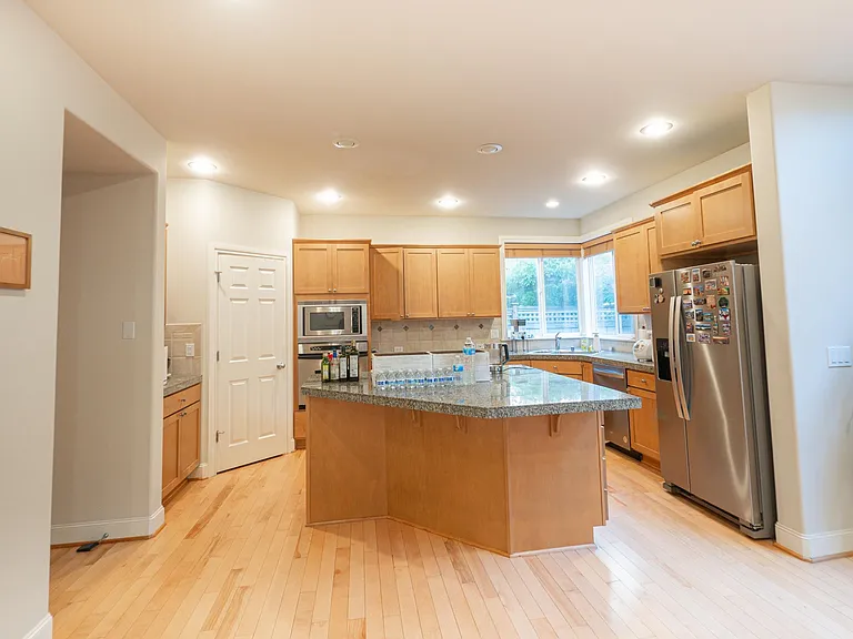 Chef's Kitchen with Island, Dacor Appliances and New Fridge.
