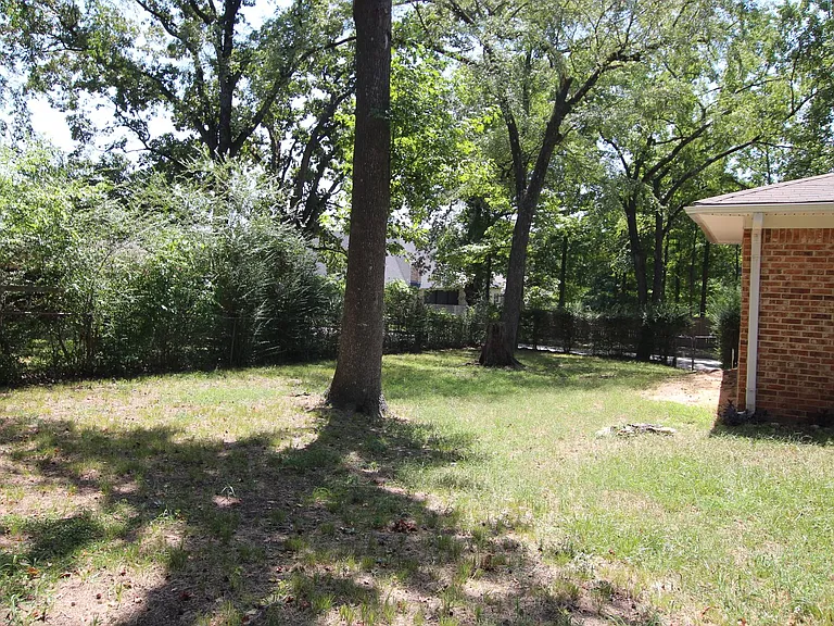 1536 Crockett Dr — Photo 23