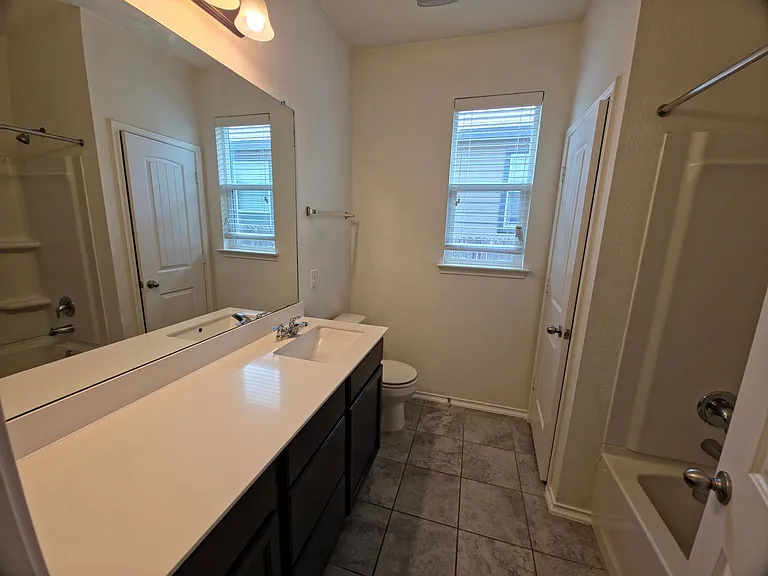 13717 Montpelier St — Photo 17
