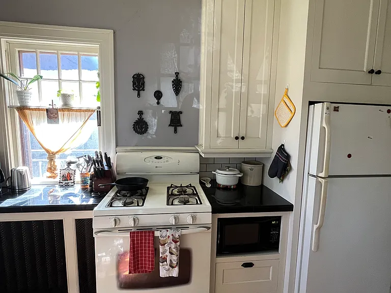 Range and refrigerator.