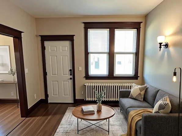 35 Grant Ave #4, Hamilton, ON L8N 2X4