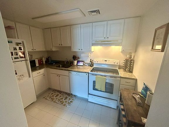 3rd image of 15 S Bank St #4011