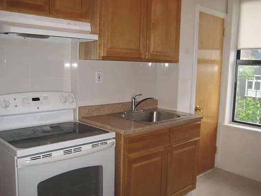 Rented by MCR Realty | media 11