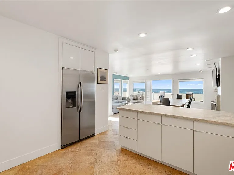 6419 Ocean Front Walk — Photo 25