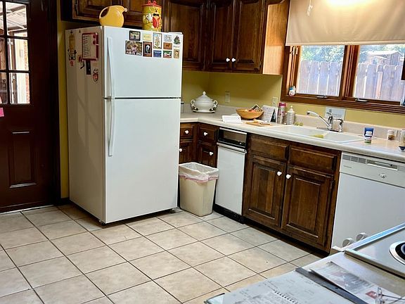 4th image of 2917 Bermuda Dr