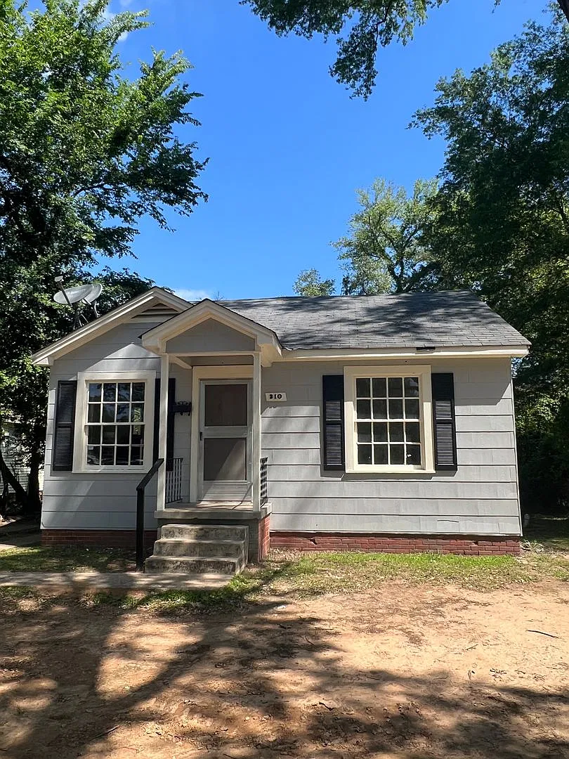 2 Bedroom 1 Bath — Photo 1