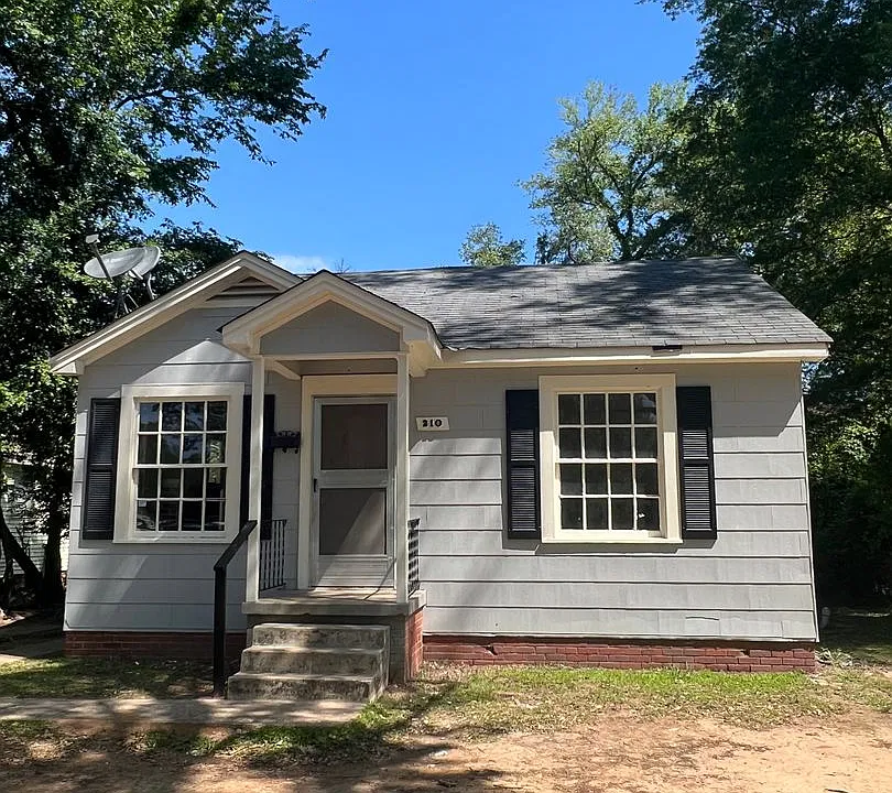 210 E Lister St
