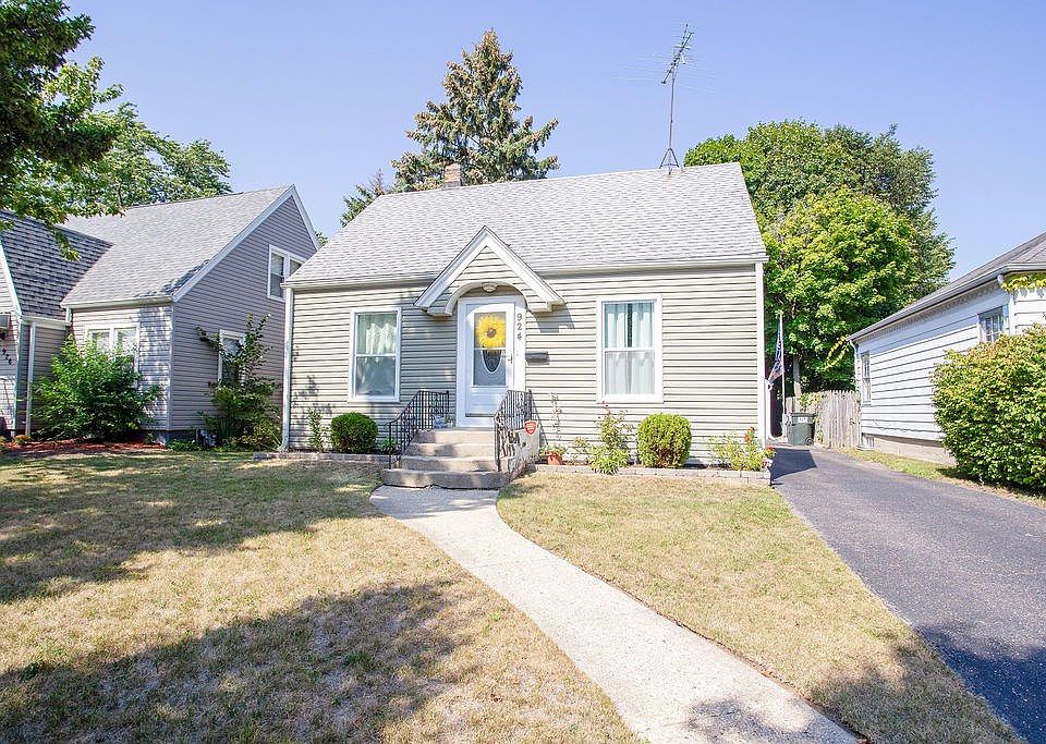 1st image of 924 Woodlawn Ave